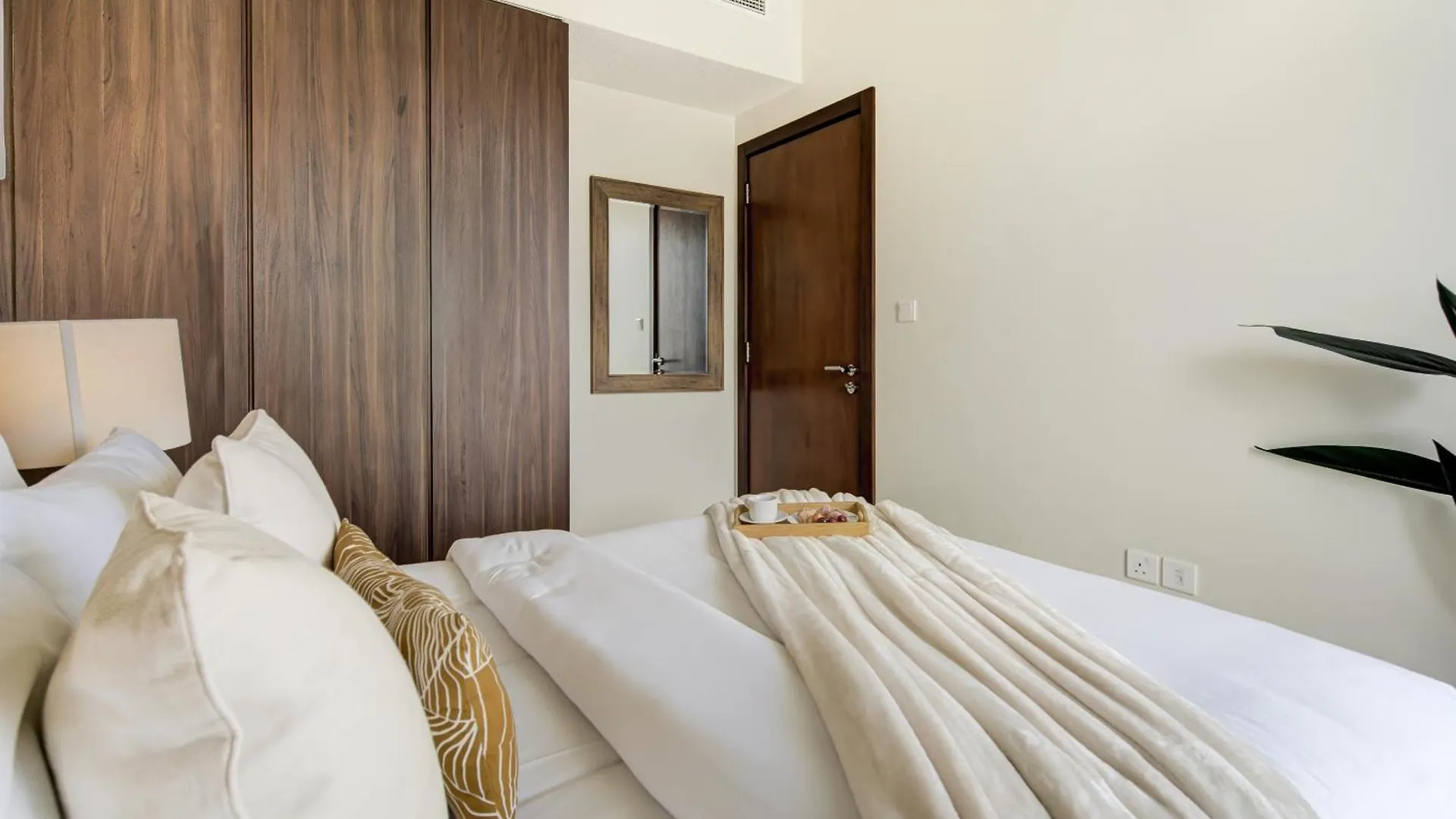 Burj Khalifa View Boho Suite - Downtown Dubai Apartment